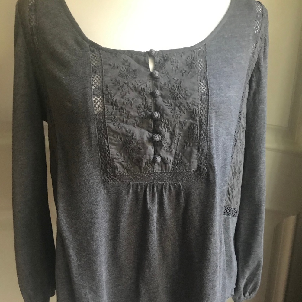 AMERICAN EAGLE OUTFITTERS GREY GYPSY BLOUSE